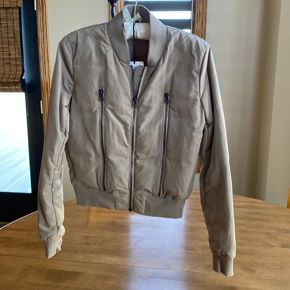 Alo Yoga bomber